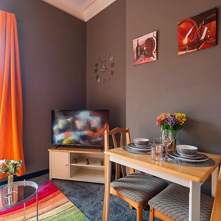 Art-Filled Bohemian 1 Bedroom Apt 2 Beds Colourful Praise Inn Apartment Kingston upon Hull Kültér fotó